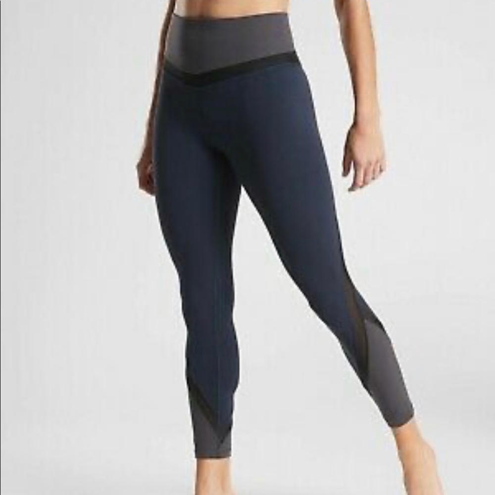 Athleta Elevation 7/8 leggings size medium